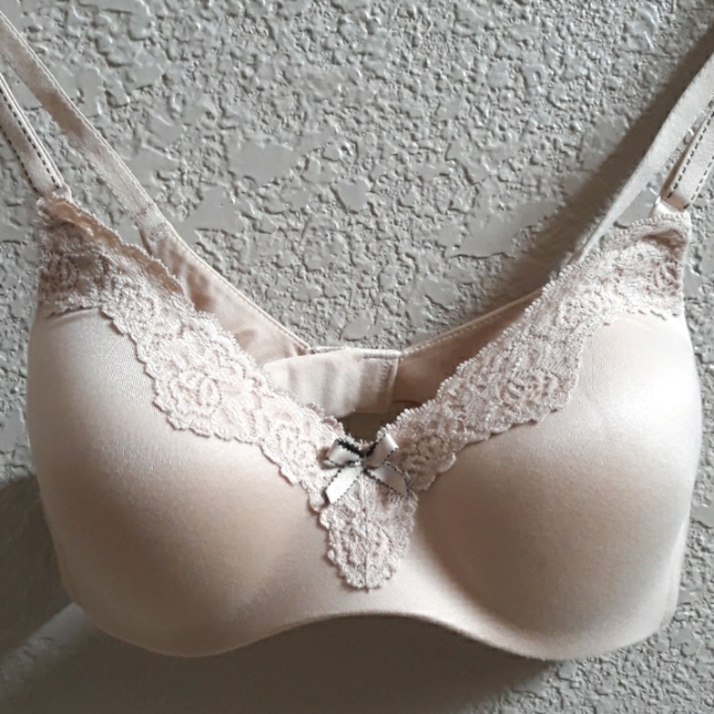 EUC 32A Maidenform Wire-free Bra "Comfort Devotion"